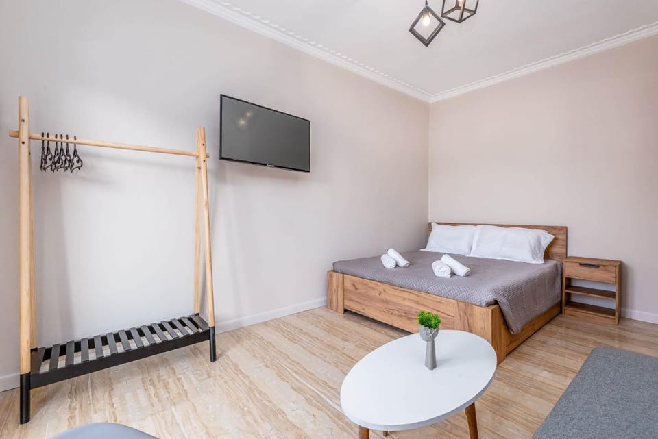 Bed, TV and multimedia, Bedroom, towels
