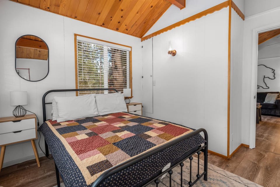 Bed, Photo of the whole room, Bedroom