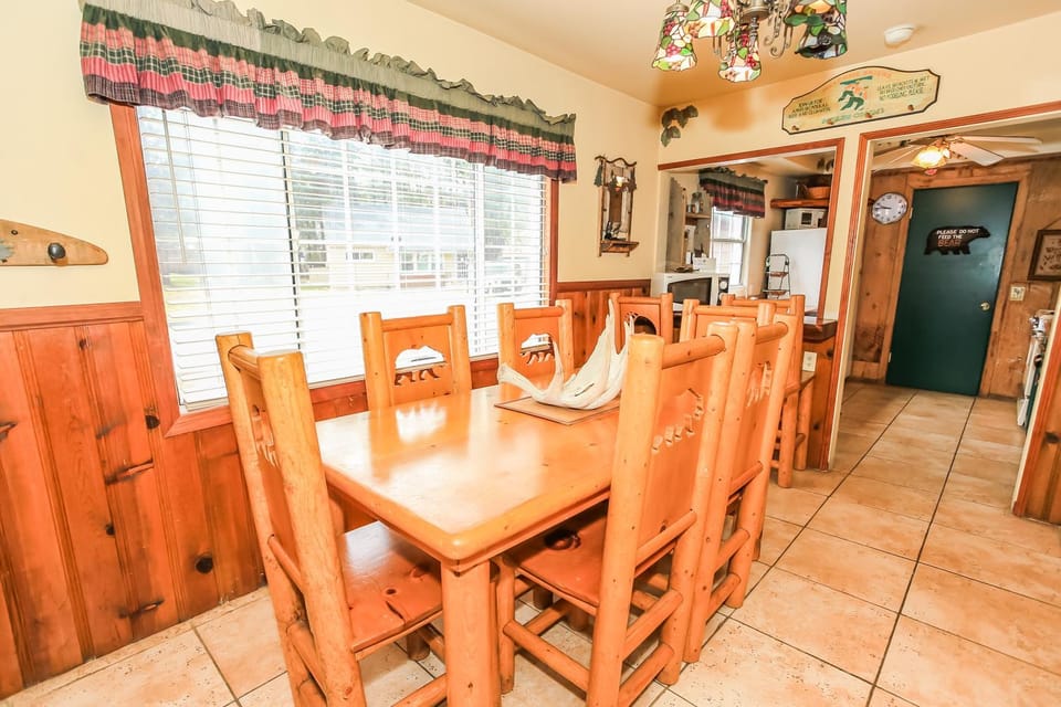 Seating area, Dining area