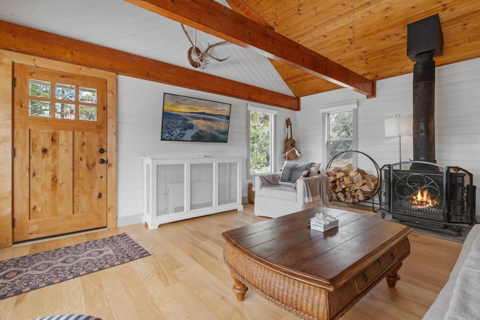 TV and multimedia, Living room, Seating area, flat iron