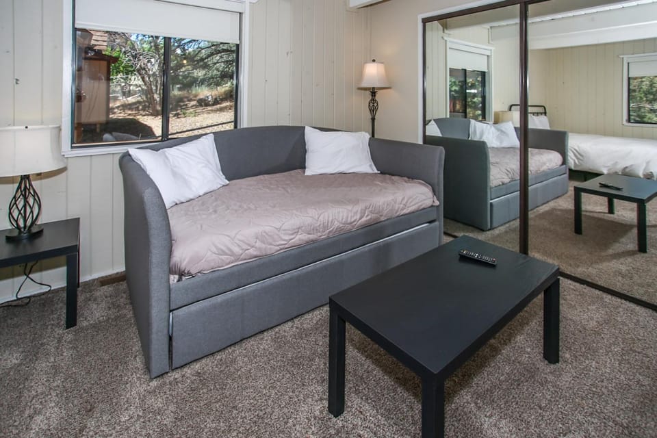 Bed, Photo of the whole room, Seating area, Bedroom