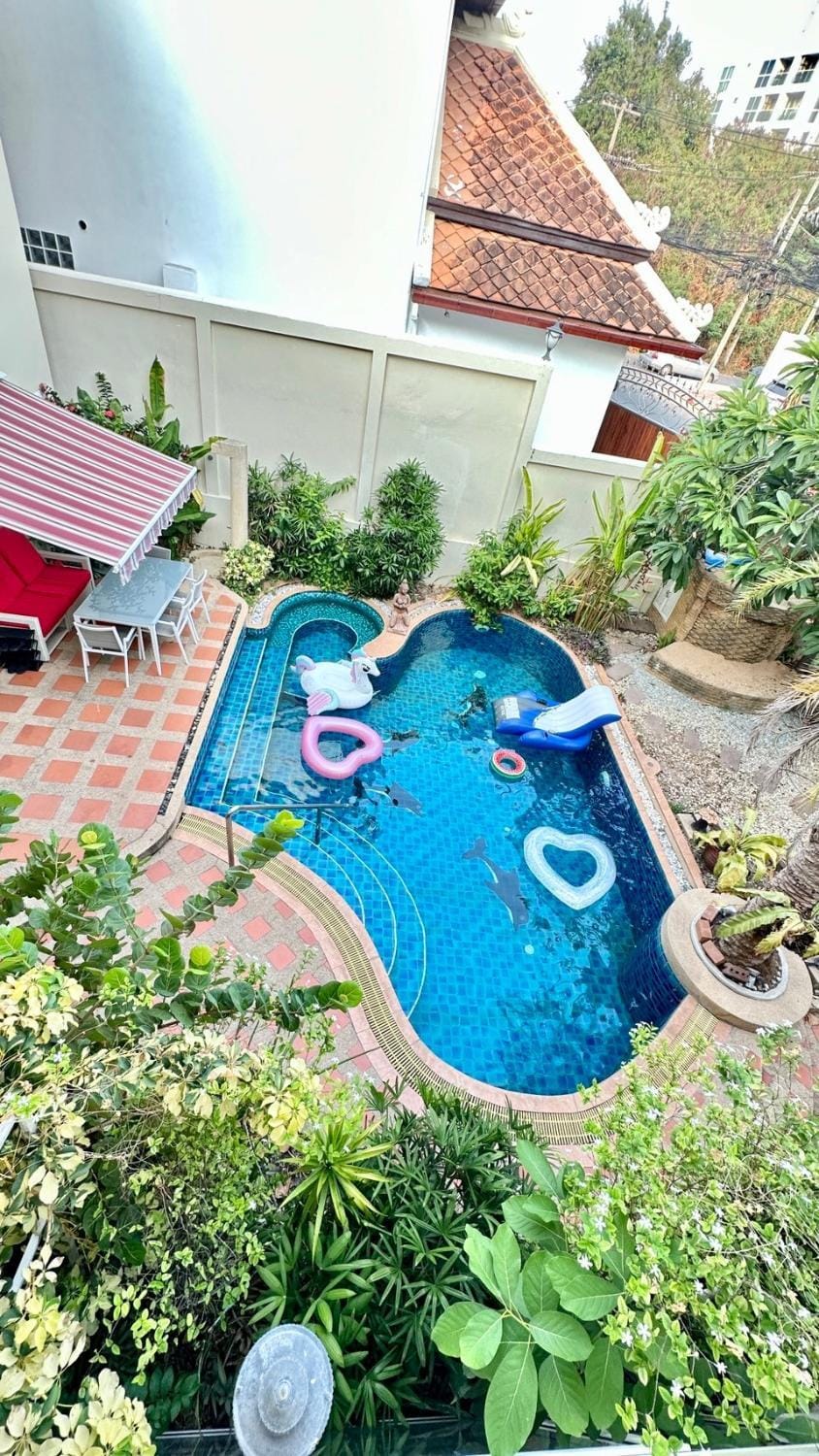 "Garden Palace" Huge Semi-4Bed Lux Pool Villa near Beach Apartment in Pattaya City