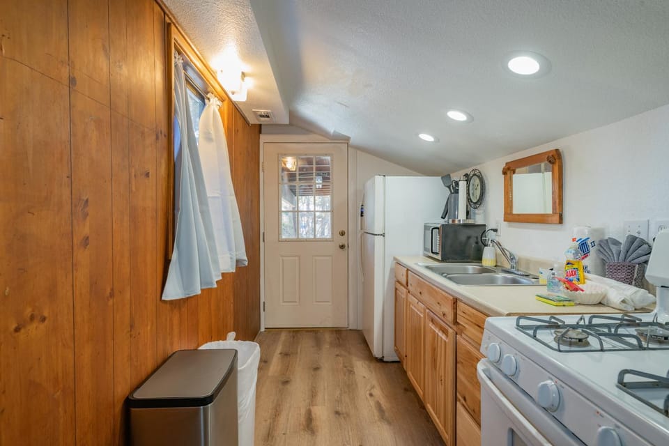 Coffee/tea facilities, Kitchen or kitchenette, minibar, pet friendly, stove, toaster