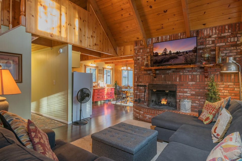TV and multimedia, Living room, Seating area, flat iron