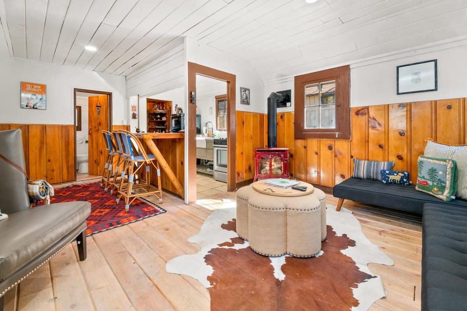 Living room, Seating area, flat iron