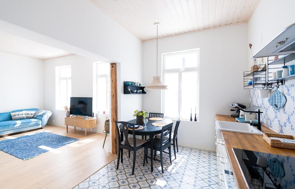 Kitchen or kitchenette, Living room