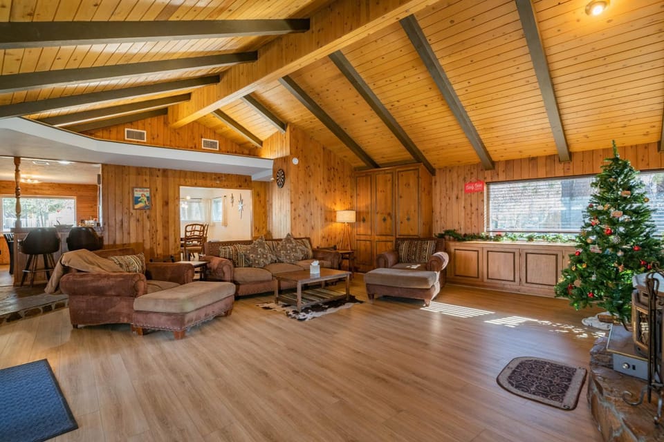 Living room, Photo of the whole room, Seating area, Family