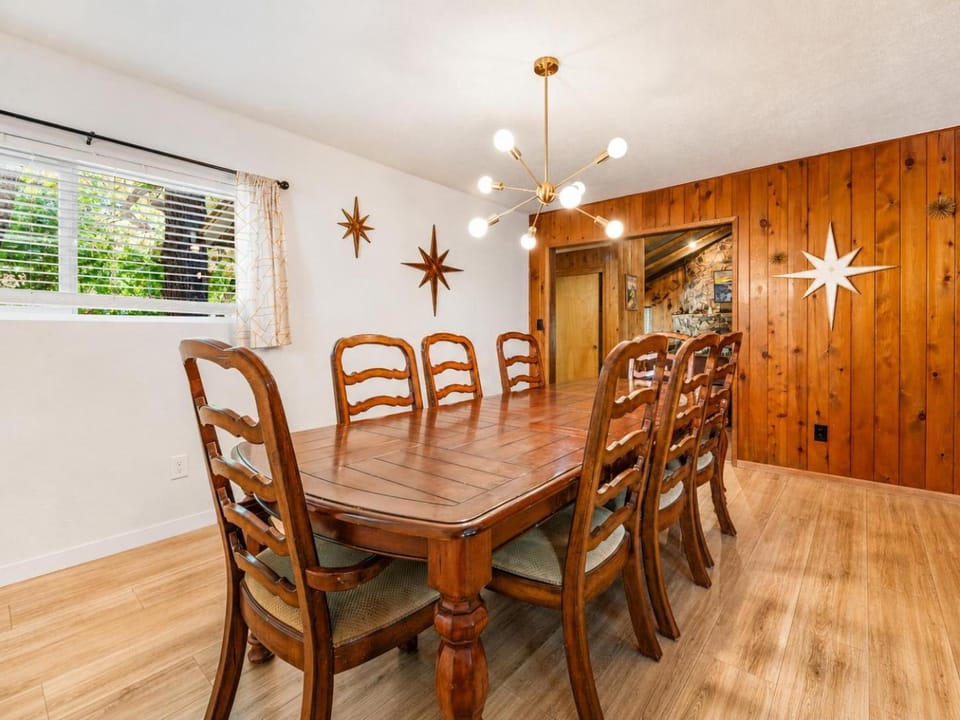 Seating area, Dining area