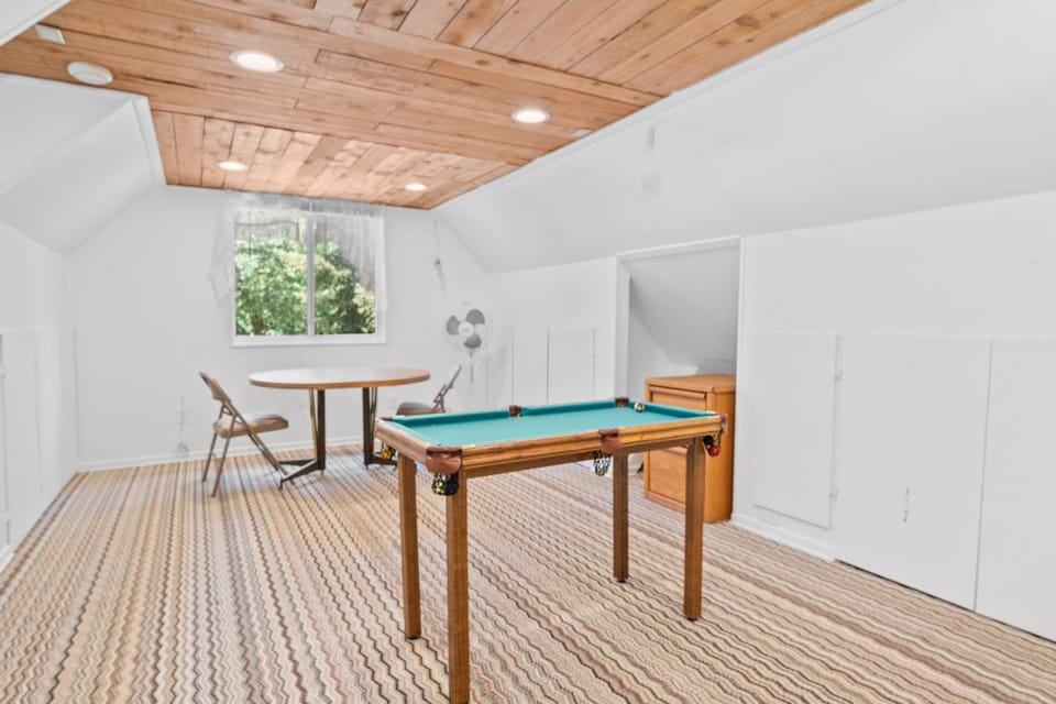 Game Room, Photo of the whole room