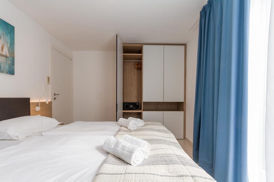 Bed, Photo of the whole room, Bedroom, towels, wardrobe