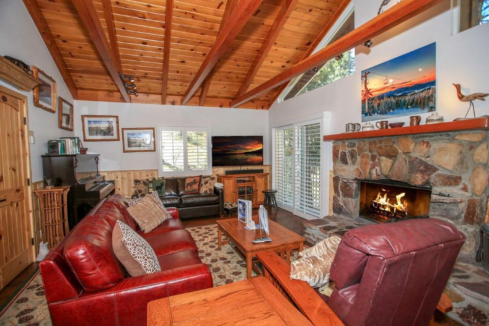 TV and multimedia, Living room, Seating area, Evening entertainment, flat iron