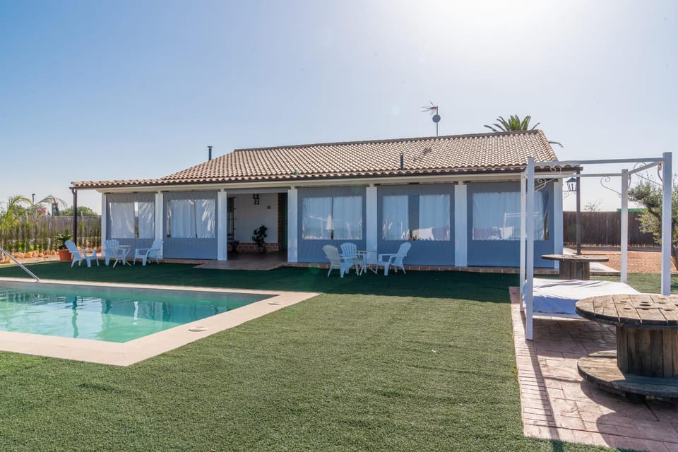 Property building, Pool view, Swimming pool, sunbed