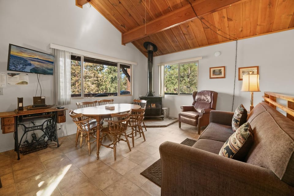 TV and multimedia, Living room, Dining area