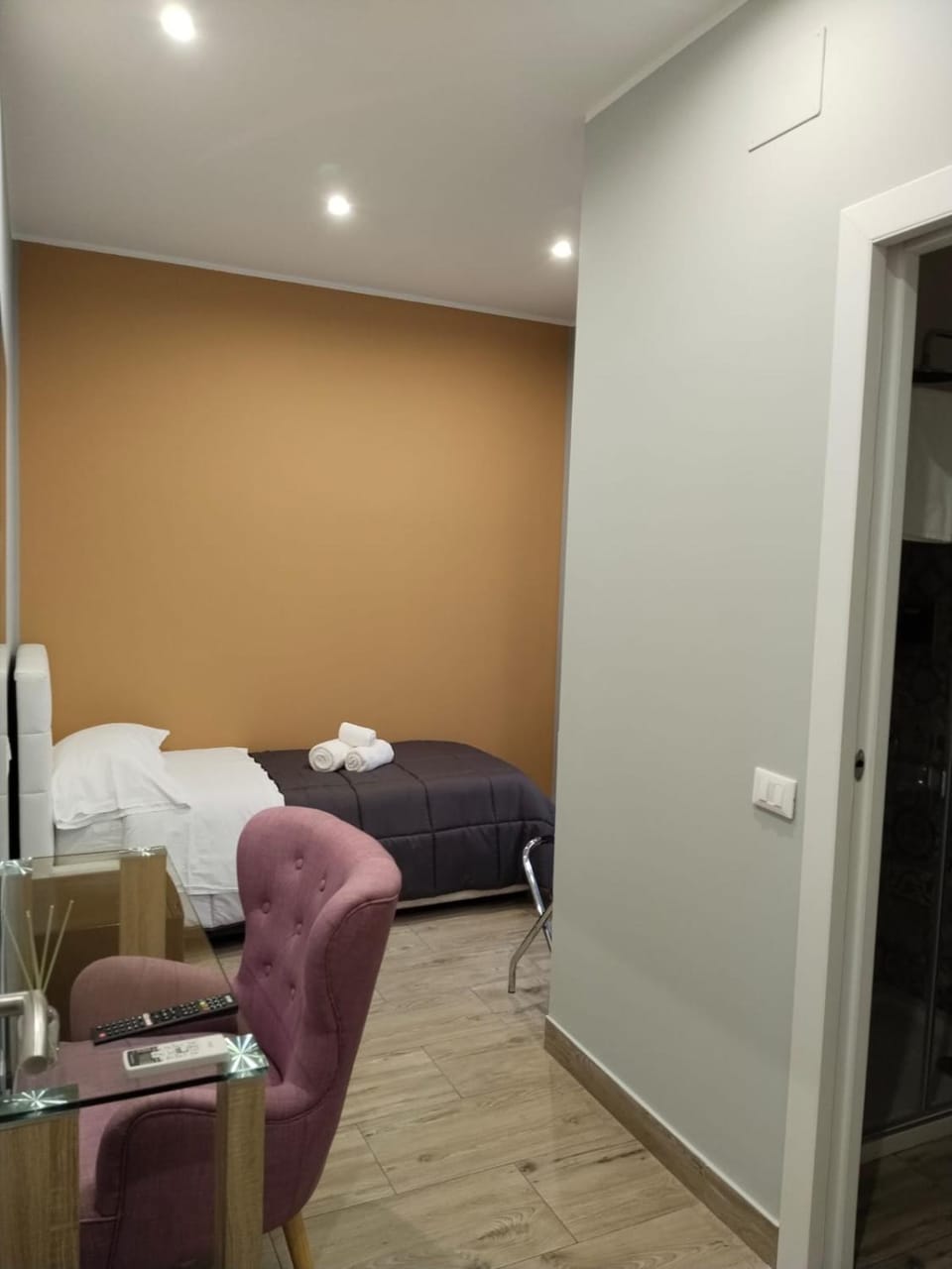 Bed, Photo of the whole room