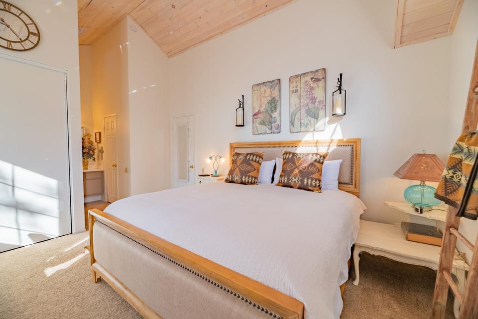 Bed, Bedroom