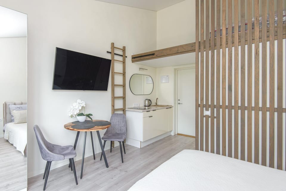 TV and multimedia, Kitchen or kitchenette, Photo of the whole room, Seating area, Dining area, Bedroom, wardrobe