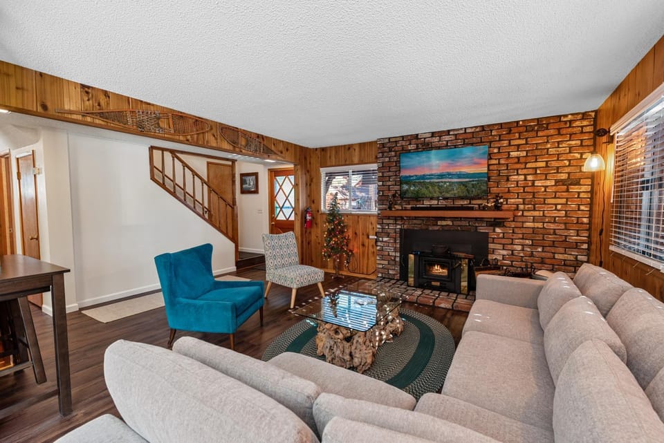 TV and multimedia, Living room, Seating area, flat iron