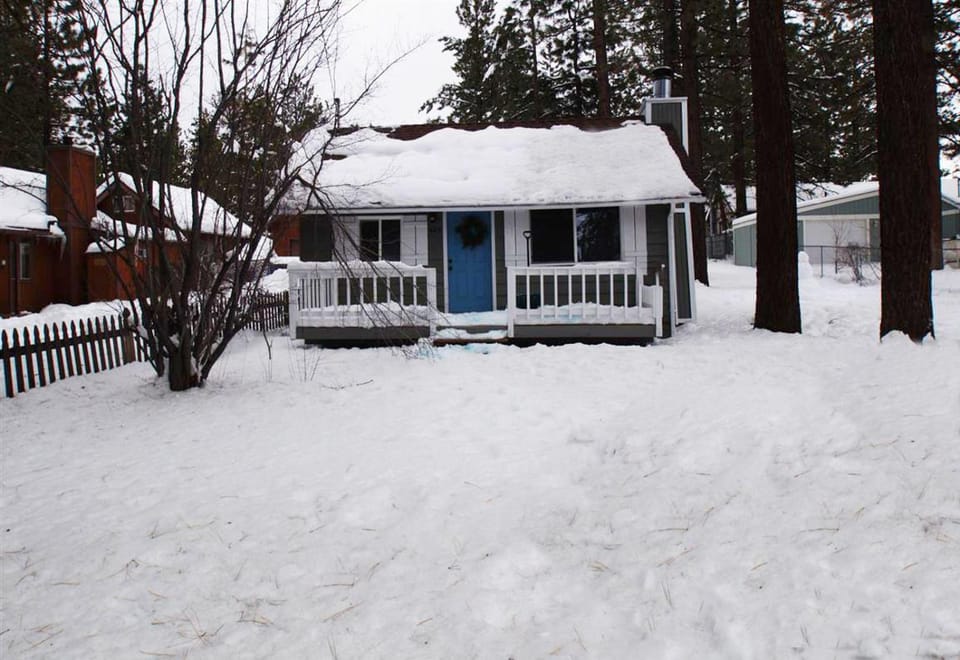 Property building, Day, Winter