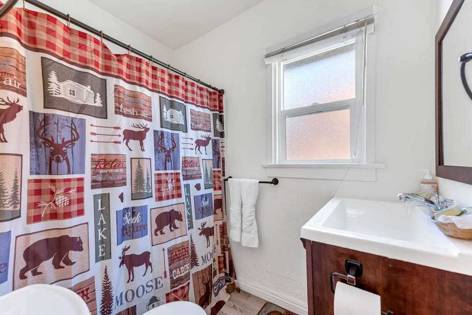 Shower, Toilet, Bathroom, Bath, towels
