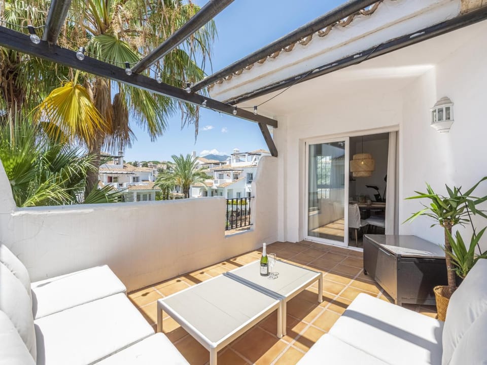 Los Naranjos Beautiful 1 Bedroom penthouse Apartment in Marbella