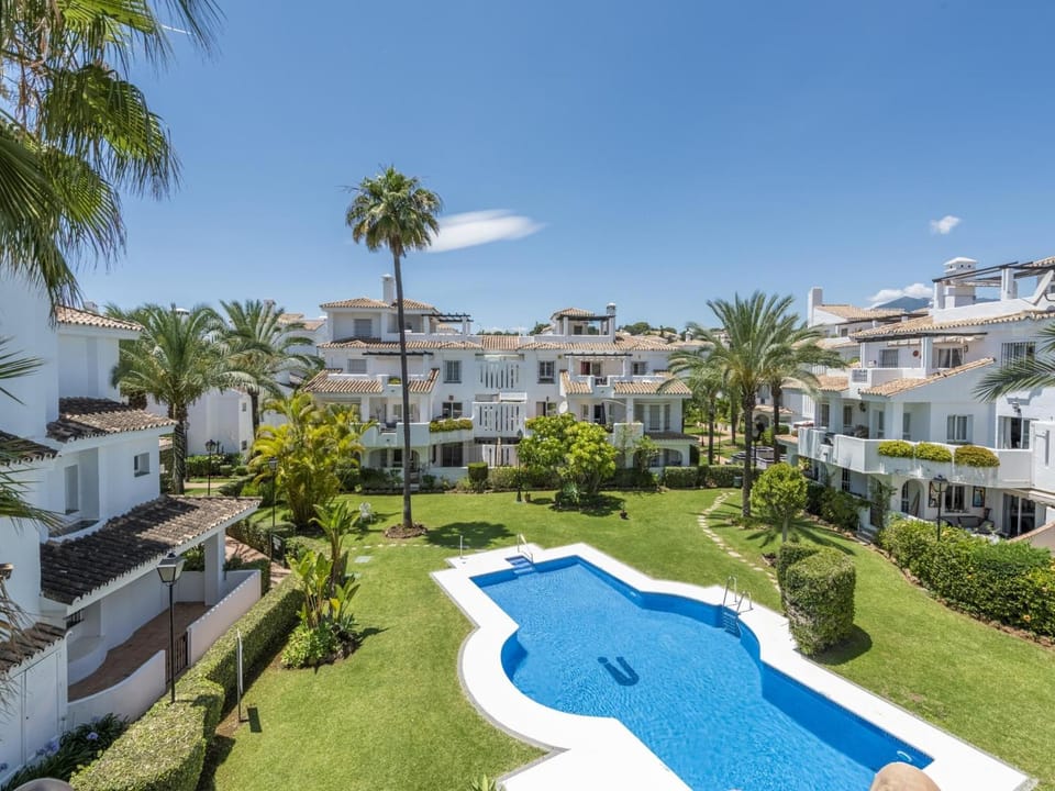 Los Naranjos Beautiful 1 Bedroom penthouse Apartment in Marbella