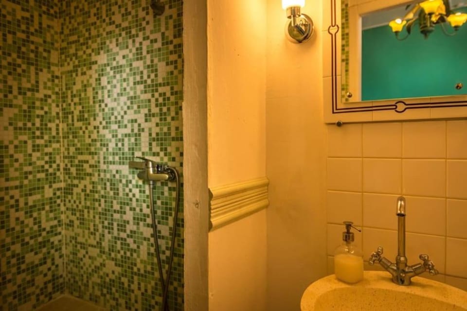 Central & quiet Van Gogh studio Apartment in Arles