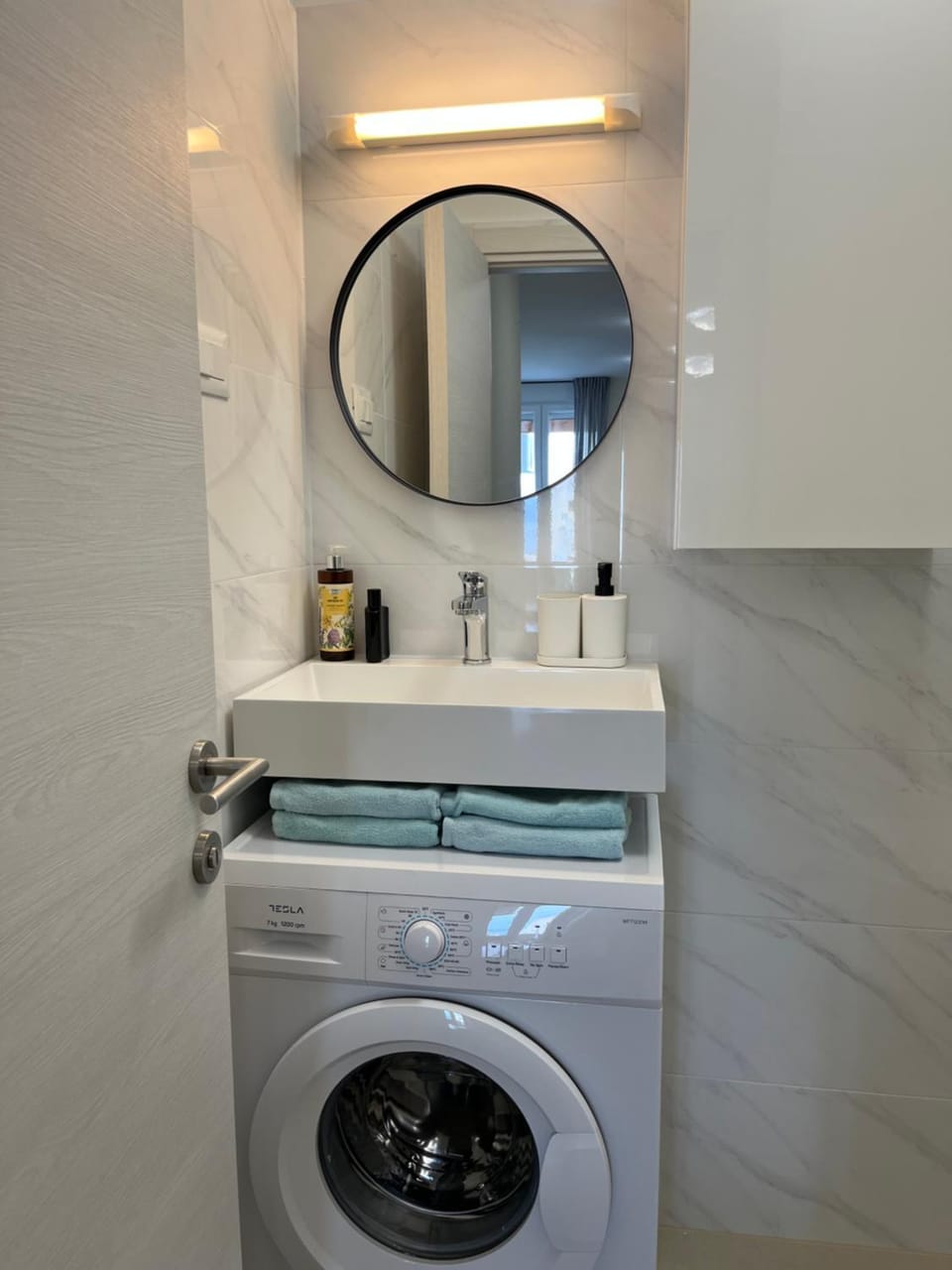 Bathroom, washing machine