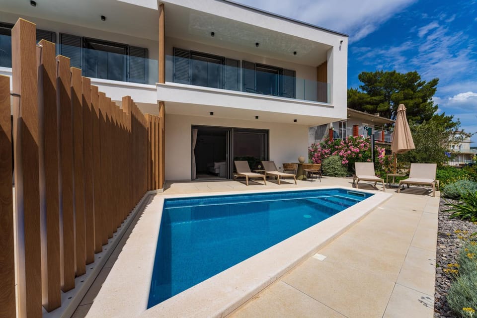 Balcony/Terrace, Swimming pool