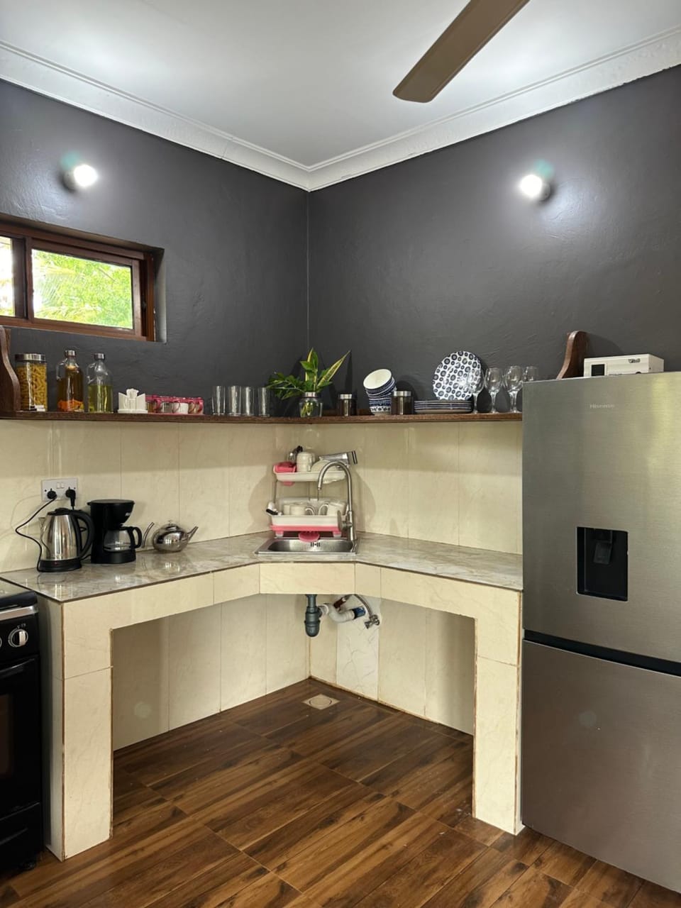 Coffee/tea facilities, Kitchen or kitchenette, oven, stove, toaster