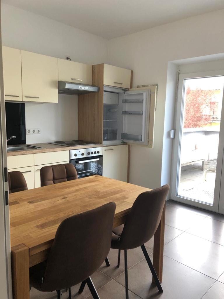 Kitchen or kitchenette, Dining area, pet friendly, stove