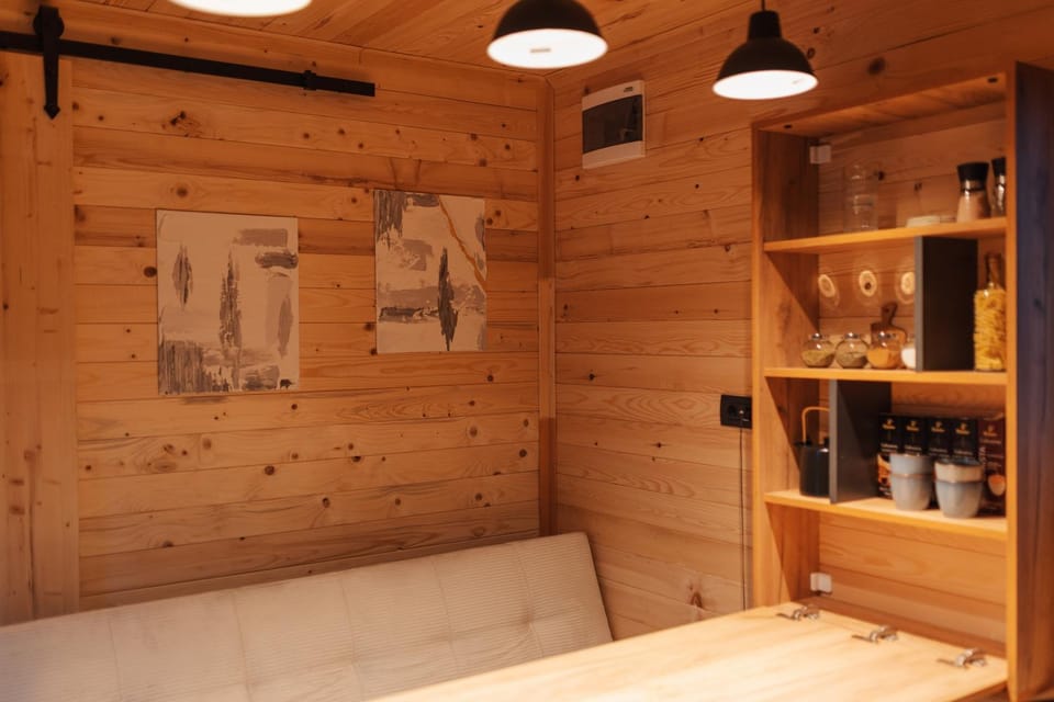 Living room, Food and drinks, Dining area, Drinks