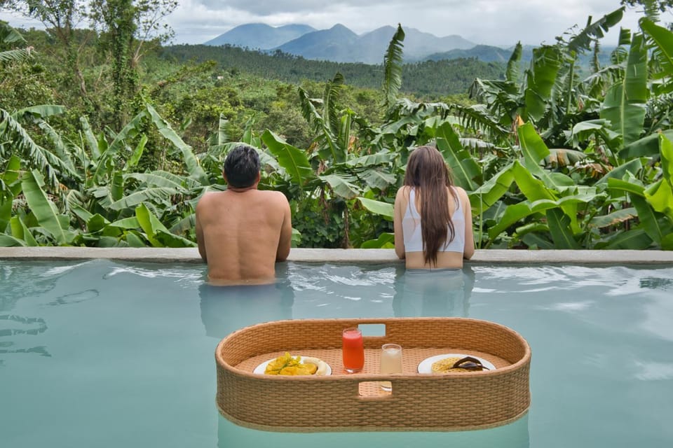 Swimming pool, Breakfast