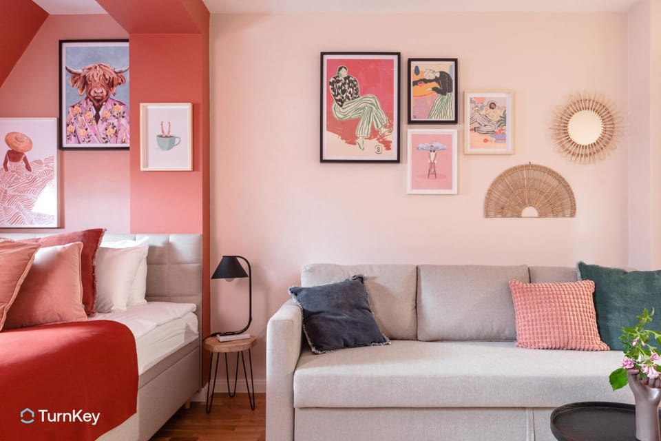 Bed, Seating area