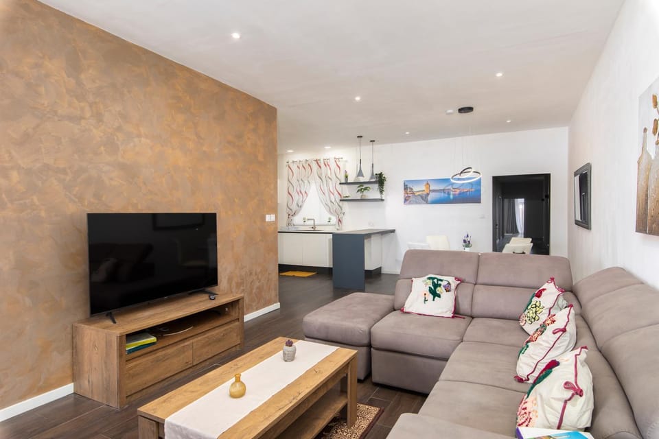 Spacious Luxury 3BR Apartment with Terrace & Open Views - Zurrieq, close to sea Apartment in Malta