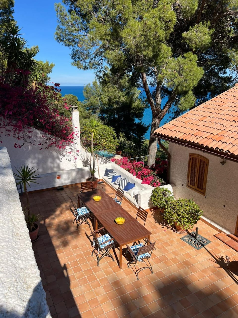 Patio, Day, Garden, Dining area, Sea view, sunbed