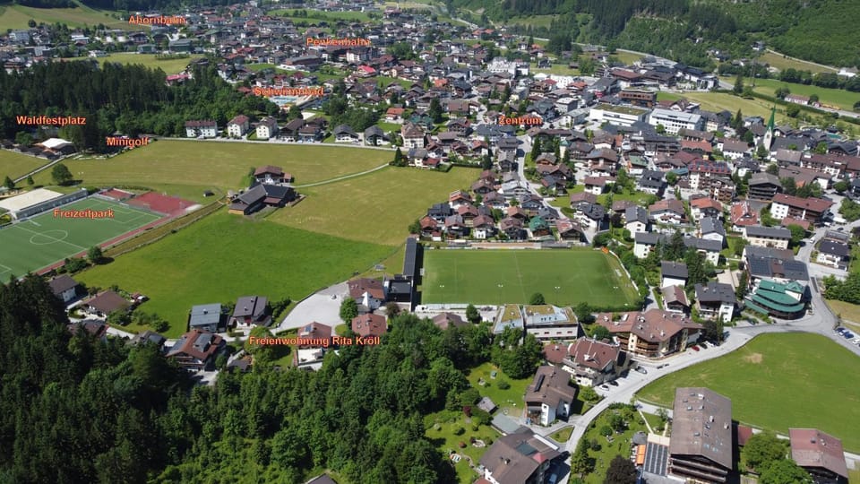 Bird's eye view, Location