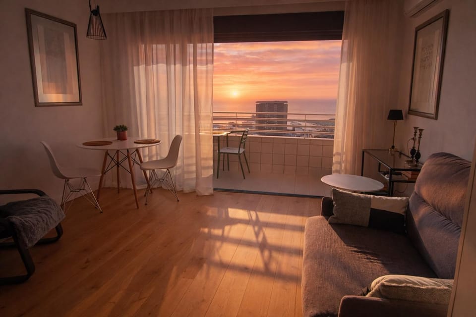 View (from property/room), Living room, Dining area, City view, City view, Sea view, Sea view