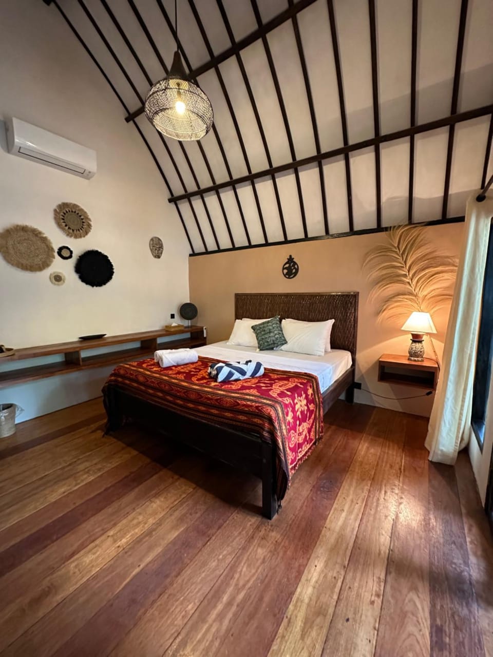 Photo of the whole room, Bedroom, air conditioner