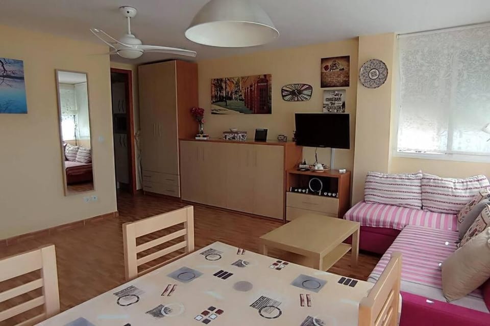 Photo of the whole room, Seating area, Dining area