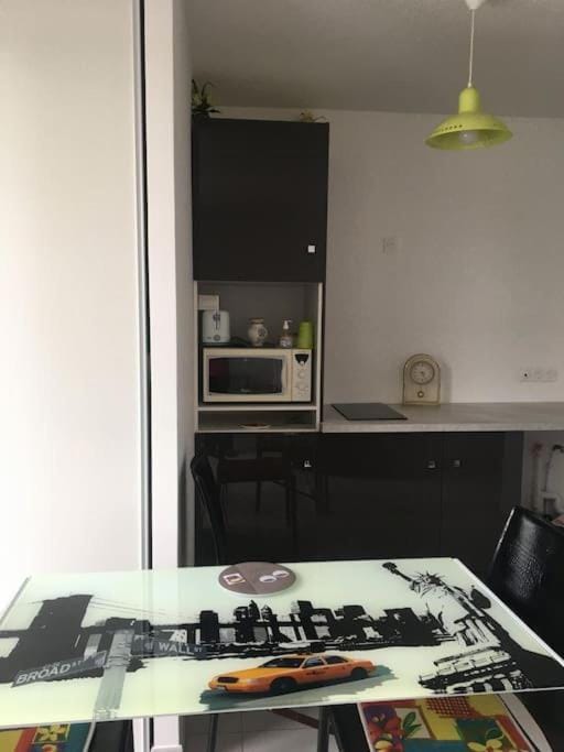 Kitchen or kitchenette, Dining area, minibar, pet friendly, stove