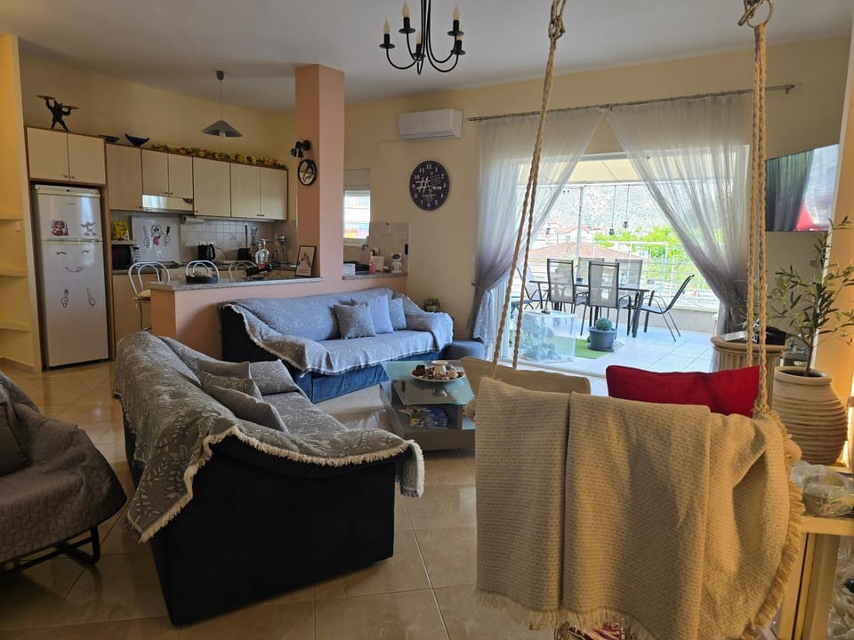 Kitchen or kitchenette, Living room