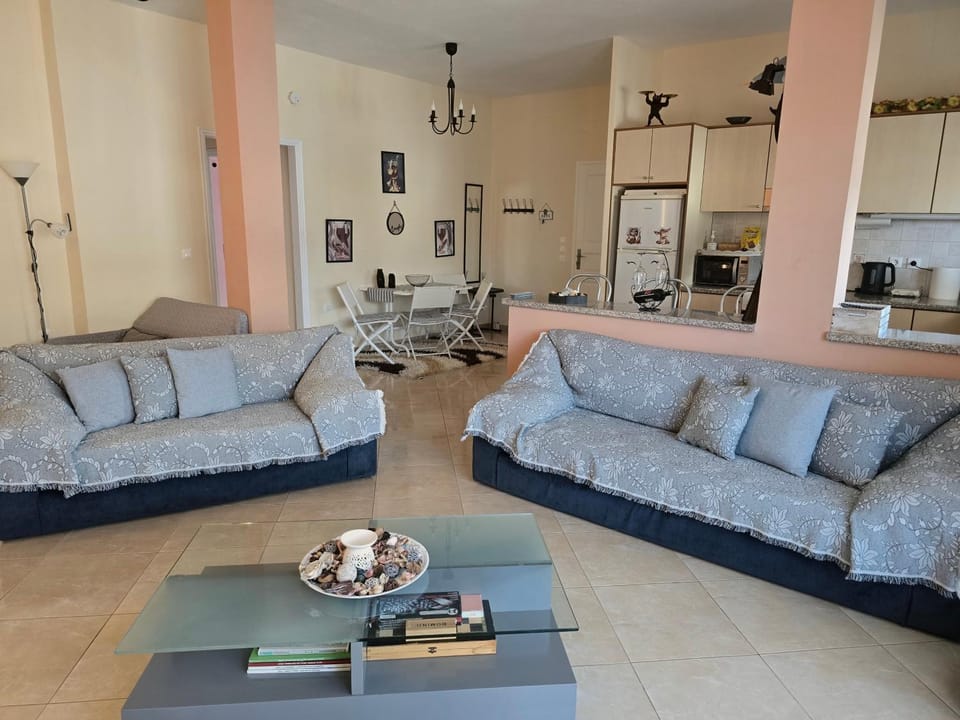 Kitchen or kitchenette, Living room, Dining area, minibar