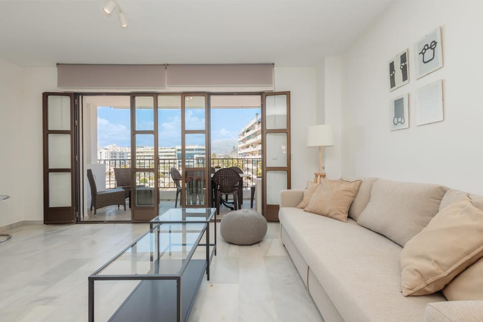 Communal lounge/ TV room, Balcony/Terrace, Lounge or bar