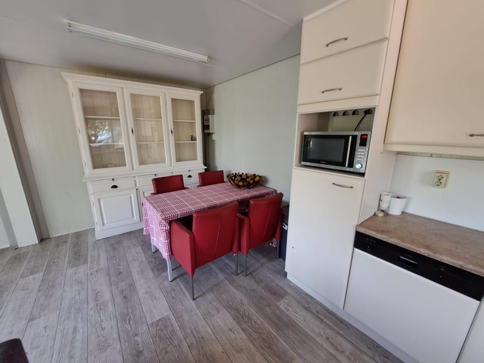Dining area, minibar