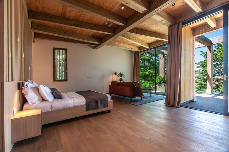 Patio, Photo of the whole room