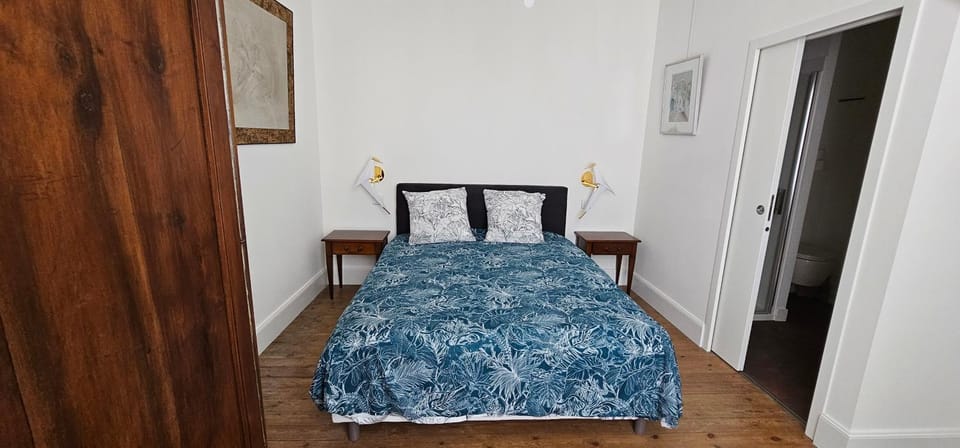 Bed, Photo of the whole room
