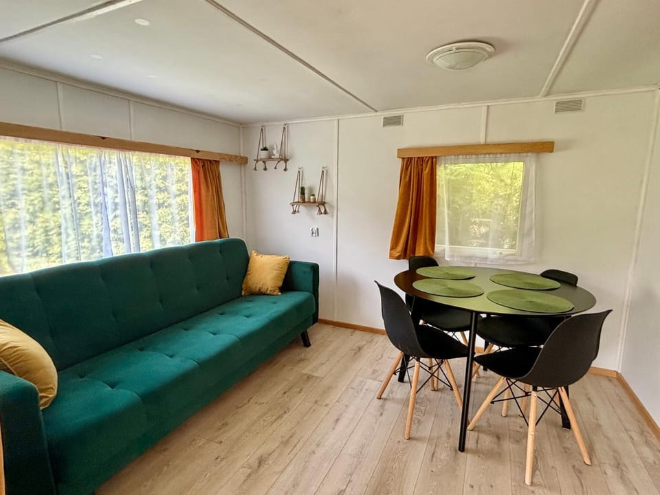 Communal lounge/ TV room, Living room, Photo of the whole room, Seating area, Dining area