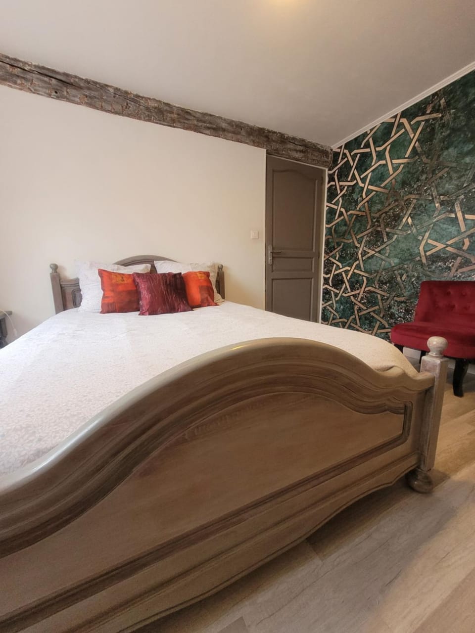 Bed, Photo of the whole room, Bedroom