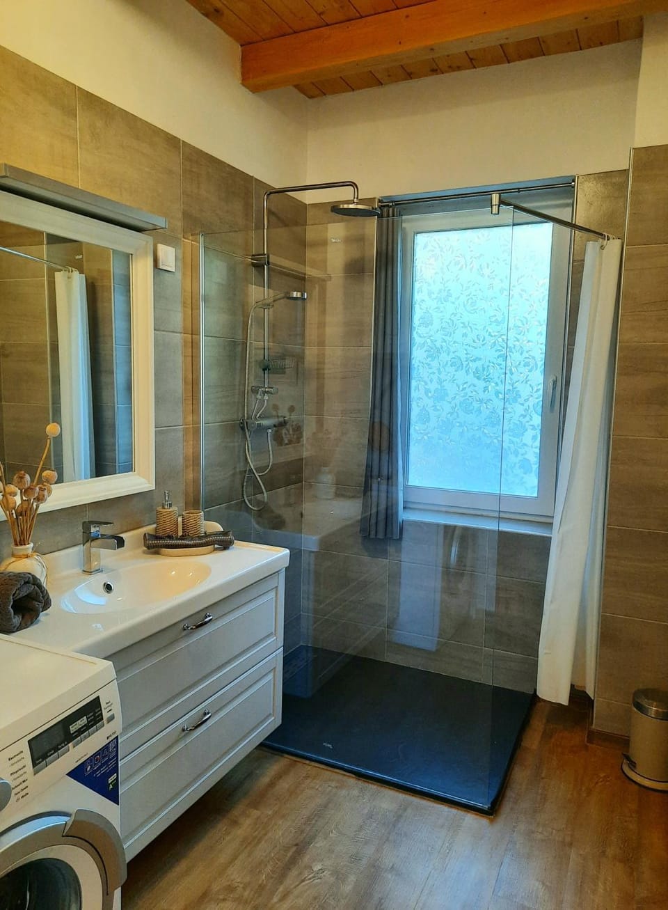 Shower, Bathroom, towels, washing machine