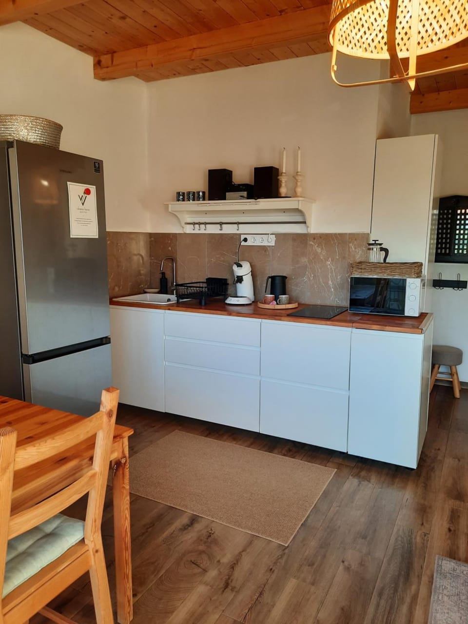 Kitchen or kitchenette, pet friendly, stove, toaster